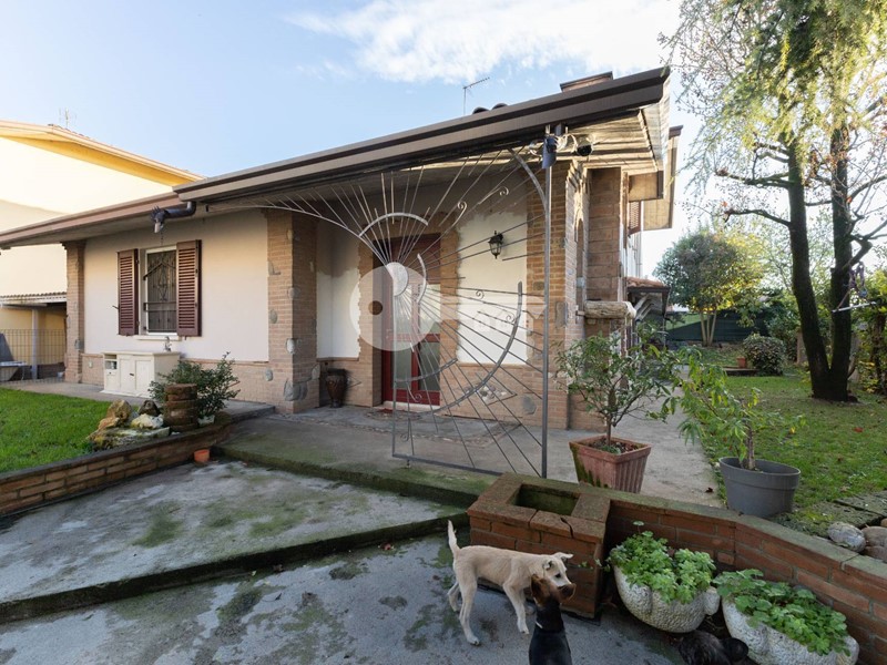 Villa in Vendita a Leno, 290'000&euro;, 220 m²