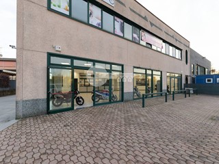 Immobile commerciale in Affitto a Ghedi, 1'600&euro;, 200 m²