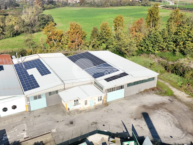 Capannone in Vendita a Quinzano d'Oglio, 1'100'000&euro;, 4662 m²