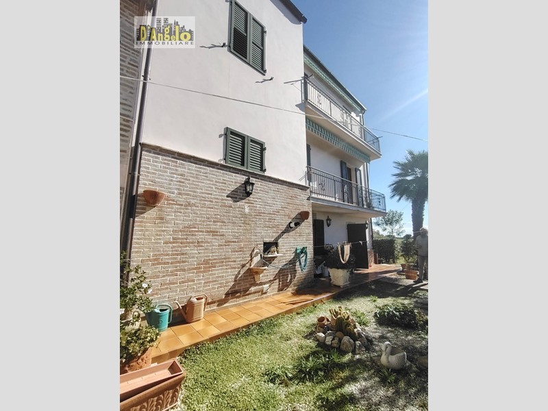 Casa Indipendente in Vendita a Offida, 300'000&euro;, 170 m²