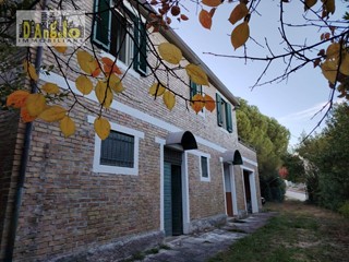 Casa Indipendente in Vendita a Offida, 165'000&euro;, 280 m²