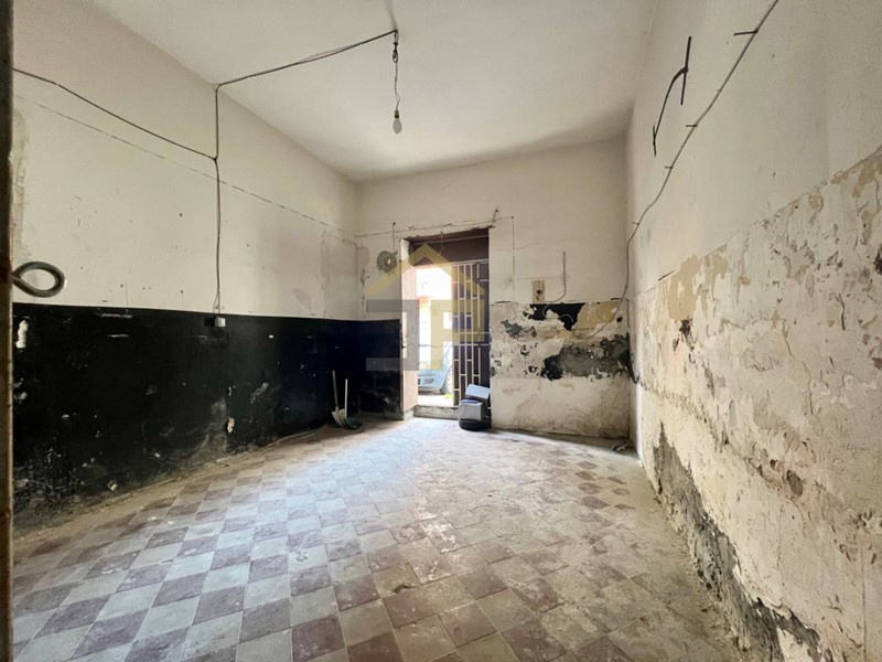 Trilocale in Vendita a Palermo, 45'000€, 82 m²