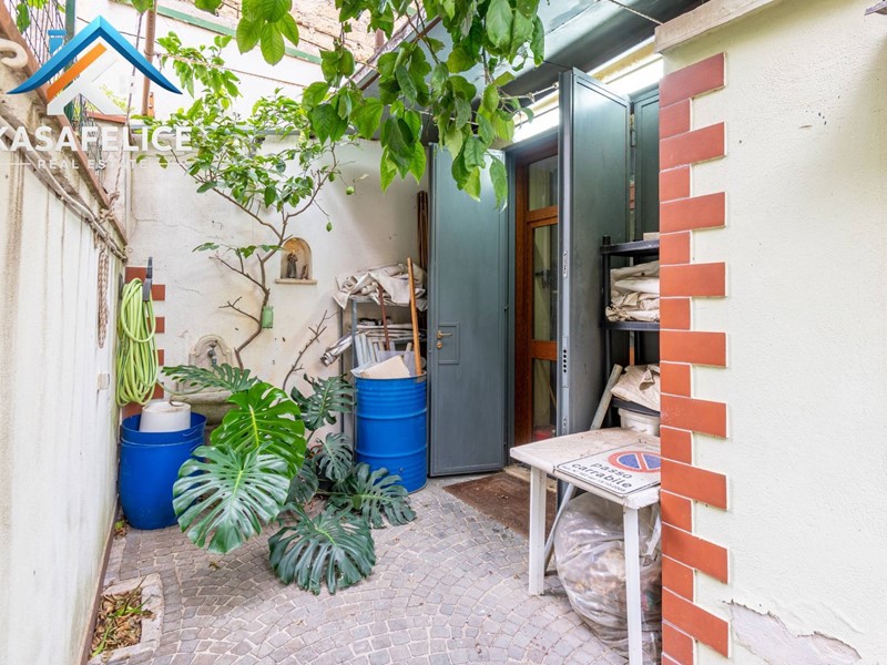 Immobile commerciale in Vendita a San Giorgio a Cremano, 159'000&euro;, 99 m²