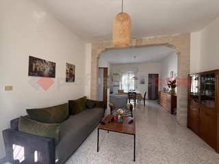 Casa Indipendente in Vendita a Manduria, 107'000&euro;, 135 m², con Box