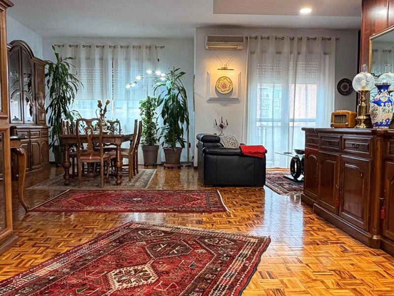 Quadrilocale in Vendita a Torino, 300'000&euro;, 150 m²