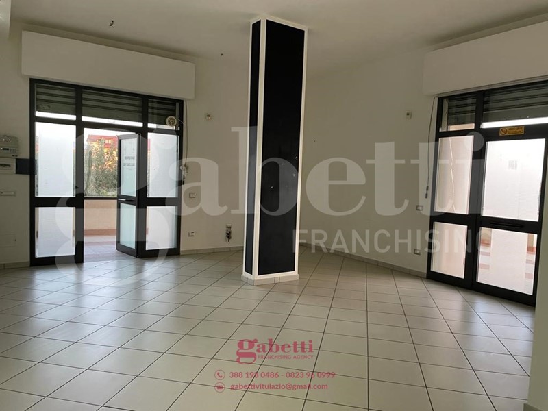 Negozio in Vendita a Vitulazio, 50'000&euro;, 60 m²