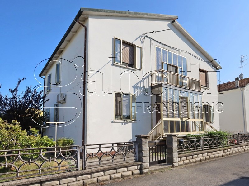 Casa Indipendente in Vendita a Vigarano Mainarda, 100'000€, 160 m²