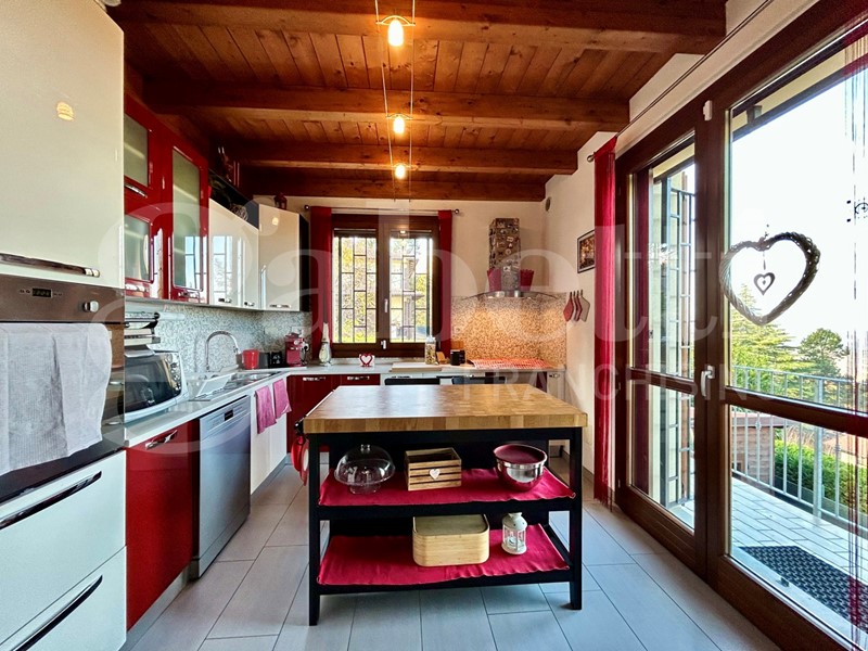 Villa bifamiliare in Vendita a Loiano, 310'000€, 168 m², arredato