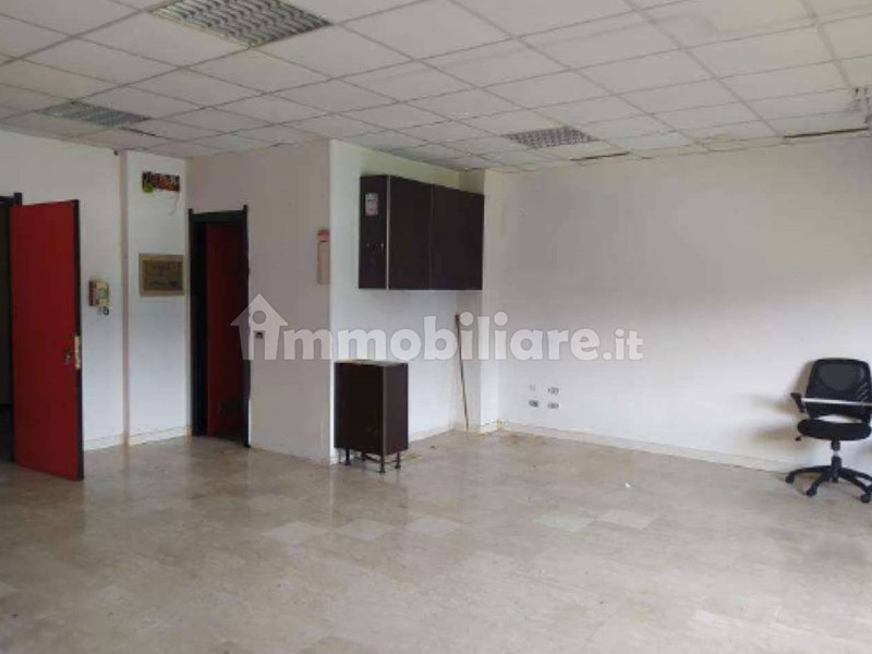 Ufficio in Vendita a Capena, 71'940€, 55 m²
