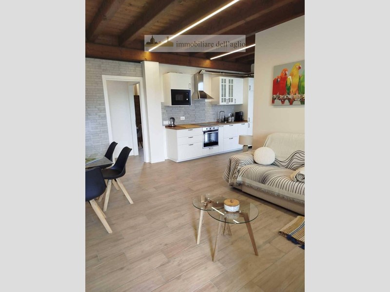 Trilocale in Vendita a Desenzano del Garda, 290'000&euro;, 90 m², con Box