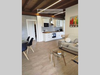 Trilocale in Vendita a Desenzano del Garda, 290'000&euro;, 90 m², con Box