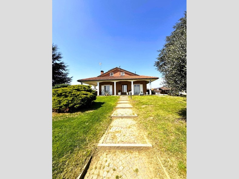 Villa in Vendita a Rivoli, 489'000&euro;, 300 m²