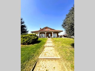 Villa in Vendita a Rivoli, 489'000&euro;, 300 m²