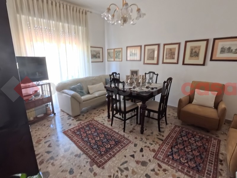 Trilocale in Vendita a Reggio Calabria, 65'000€, 74 m²