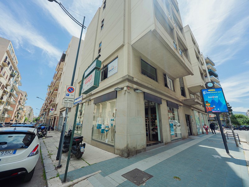 Negozio in Vendita a Palermo, 550'000€, 120 m²