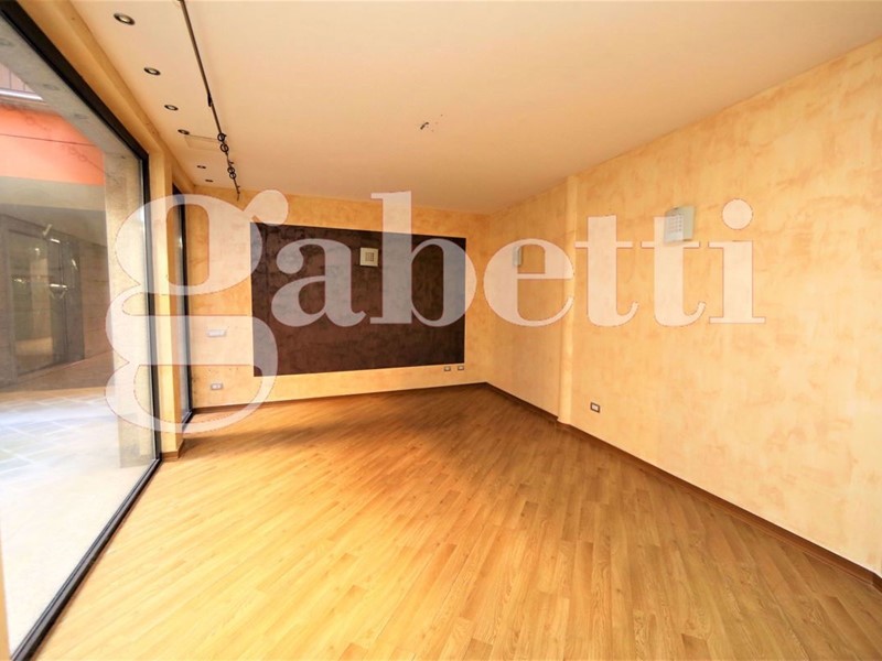 Negozio in Affitto a Gallarate, 600&euro;, 50 m²