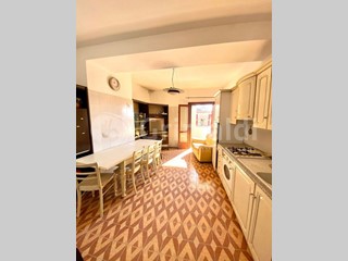 Appartamento in Vendita a Neviano, 75'000€, 145 m²