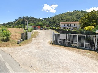 Negozio in Affitto a Cassino, 1'800€, 230 m²