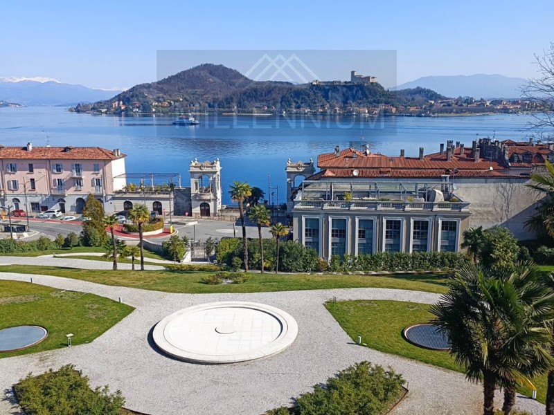 Appartamento in Vendita a Arona, 690'000&euro;, 150 m², con Box