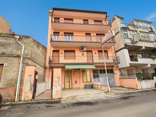 Appartamento in Vendita a Barcellona Pozzo di Gotto, 75'000&euro;, 185 m²