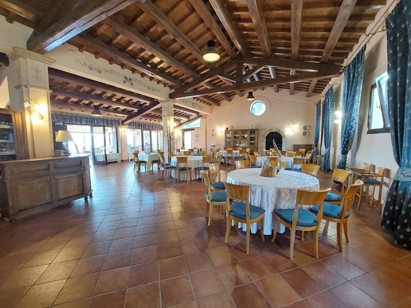 Attività commerciale in Affitto a Amelia, 1'700€, 625 m²