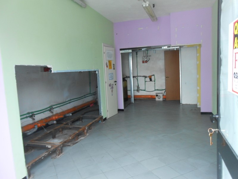 Immobile commerciale in Affitto a Lucca, zona Sant'Anna, 700&euro;, 40 m²