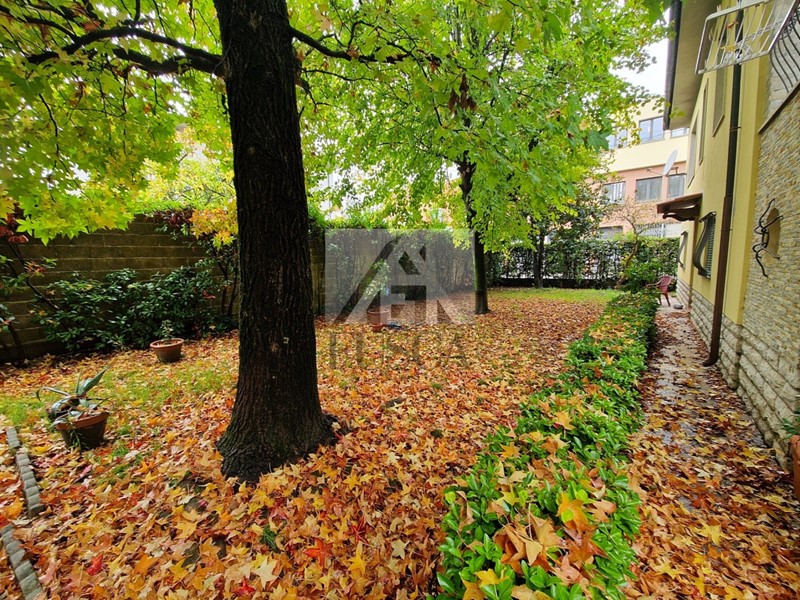 Casa Indipendente in Vendita a Lucca, zona Sant'Anna, 500'000&euro;, 240 m², con Box