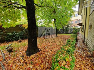 Casa Indipendente in Vendita a Lucca, zona Sant'Anna, 500'000&euro;, 240 m², con Box