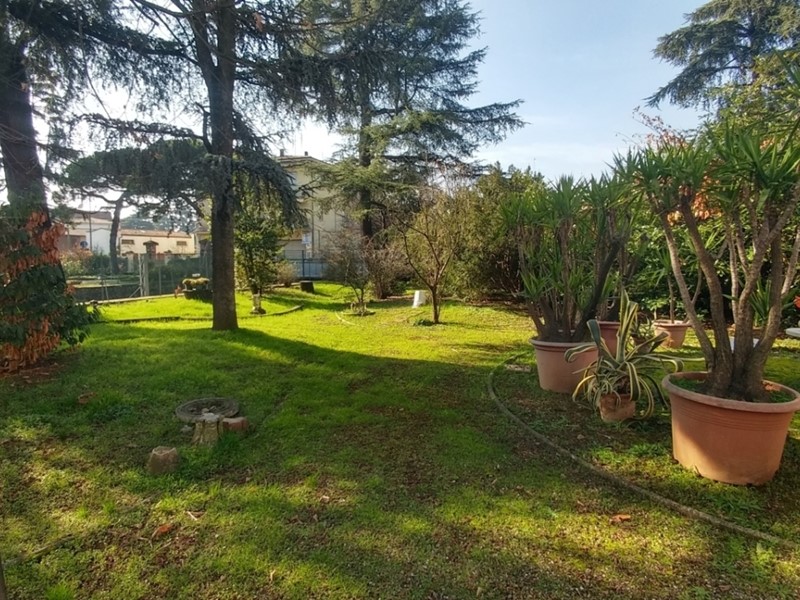 Casa Indipendente in Vendita a Vignola, 450'000€, 415 m²