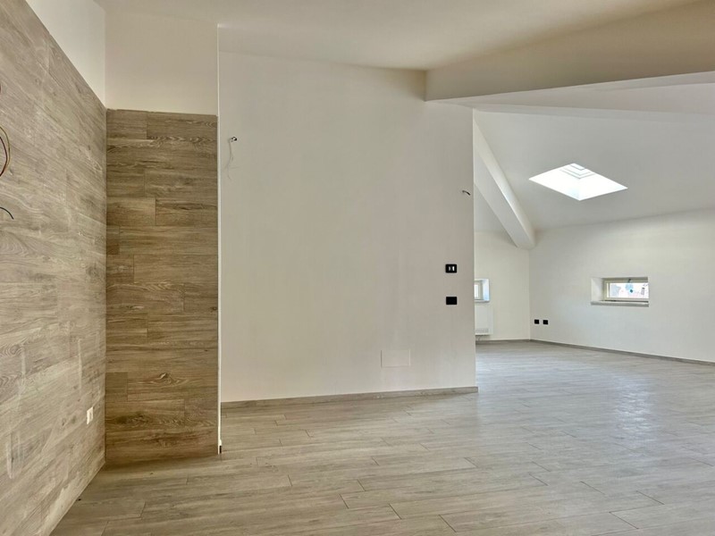 Quadrilocale in Vendita a Sarzana, 290'000€, 91 m²