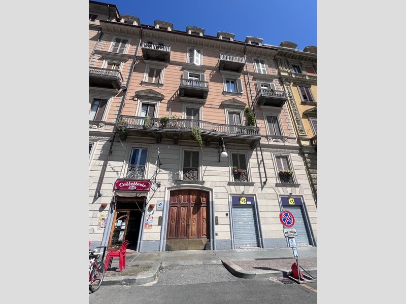 Bilocale in Vendita a Torino, zona San Salvario, 130'000&euro;, 42 m²