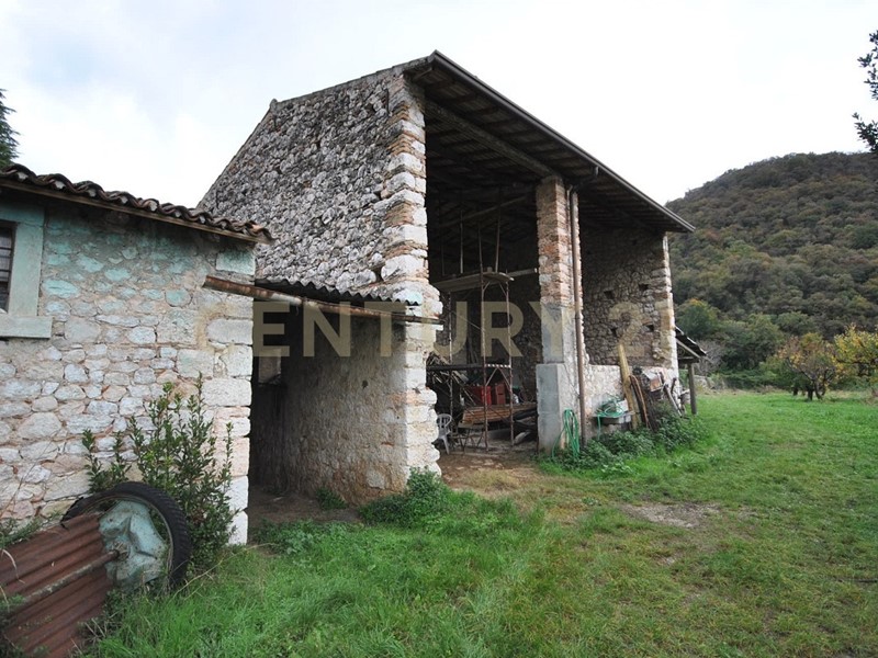 Casa Indipendente in Vendita a Verona, 1'000'000€, 1368 m²