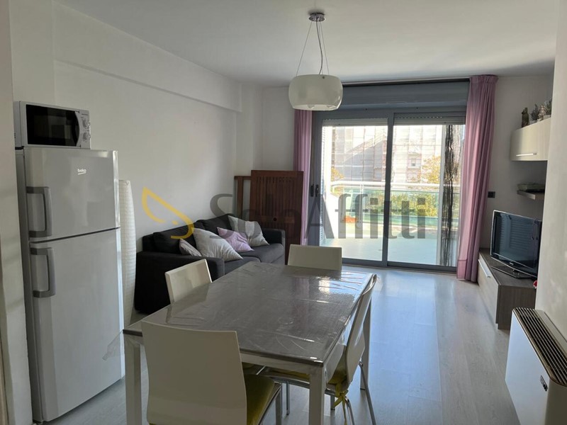 Trilocale in Affitto a San Benedetto del Tronto, 700€, 70 m², arredato