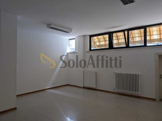 Ufficio in Affitto a Rimini, 1'200&euro;, 145 m²