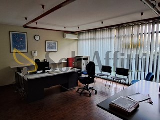 Ufficio in Affitto a Cesano Maderno, 550€, 51 m², con Box