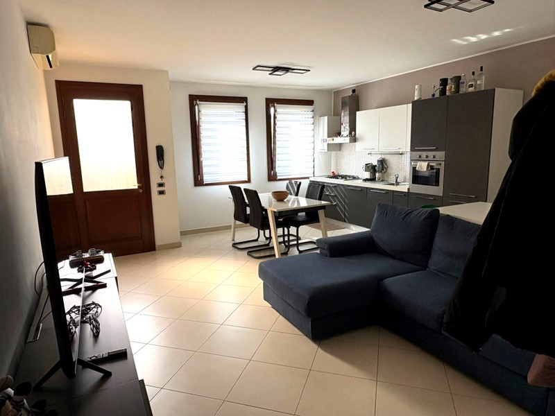 Casa Semi Indipendente in Vendita a Rovigo, 145'000€, 110 m², con Box