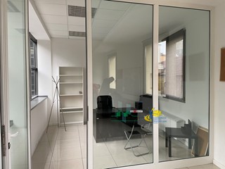 Ufficio in Affitto a Parma, 700&euro;, 75 m², con Box