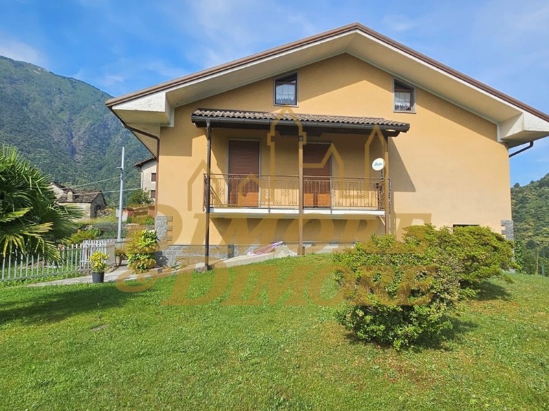 Casa Indipendente in Vendita a Calasca Castiglione, 300'000€, 180 m², arredato, con Box