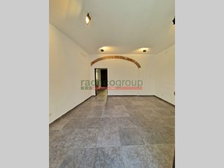 Capannone in Vendita a Livorno, zona magenta, 45'000&euro;, 40 m²