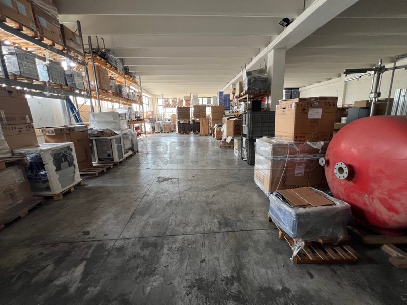 Capannone in Affitto a Borso del Grappa, 2'250&euro;, 900 m²