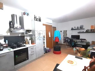 Trilocale in Vendita a Campodoro, 130'000&euro;, 90 m², con Box