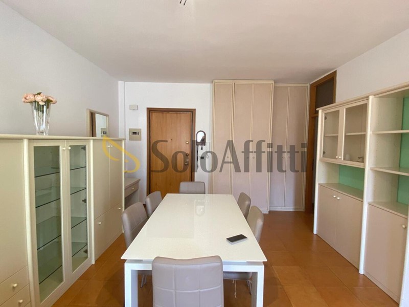 Appartamento in Affitto a Rimini, zona Fiabilandia, 800€, 100 m², arredato, con Box
