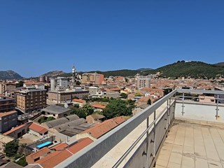 Attico in Vendita a Iglesias, zona Via Garibaldi, 250'000&euro;, 200 mq.