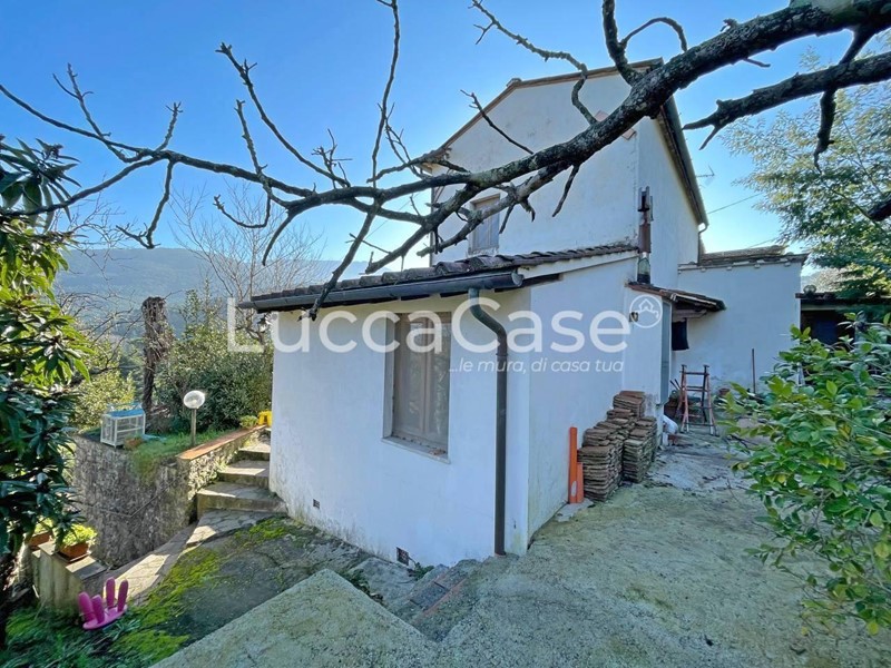 Casa Indipendente in Vendita a Lucca, zona Santa Maria Del Giudice, 159'000&euro;, 106 m²