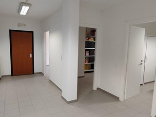Ufficio in Affitto a San Miniato, zona Ponte a Egola, 250&euro;, 14 m²