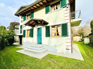 Casa Indipendente in Affitto a Pietrasanta, 33'000&euro;, 120 m², arredato