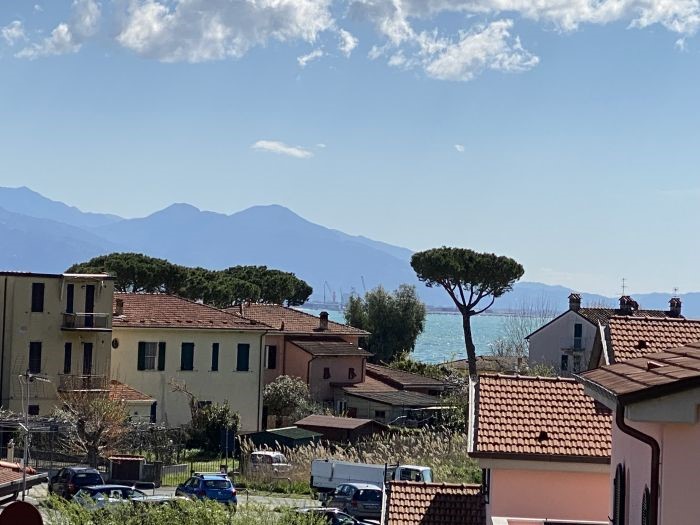 Trilocale in Vendita a Ameglia, zona Bocca di Magra, 230'000€, 70 m², arredato
