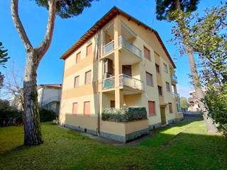 Quadrilocale in Affitto a Massa, zona Marina di Massa, 3'500€, 90 m², arredato