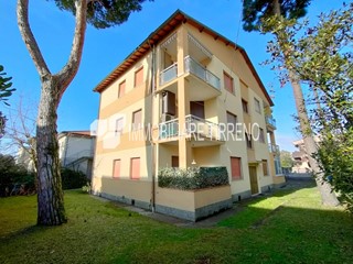 Quadrilocale in Affitto a Massa, zona Marina di Massa, 3'500&euro;, 90 m², arredato