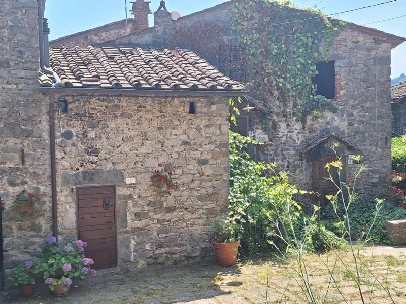 Casa Indipendente in Vendita a Pescaglia, zona Colognora, 70'000&euro;, 110 m², arredato